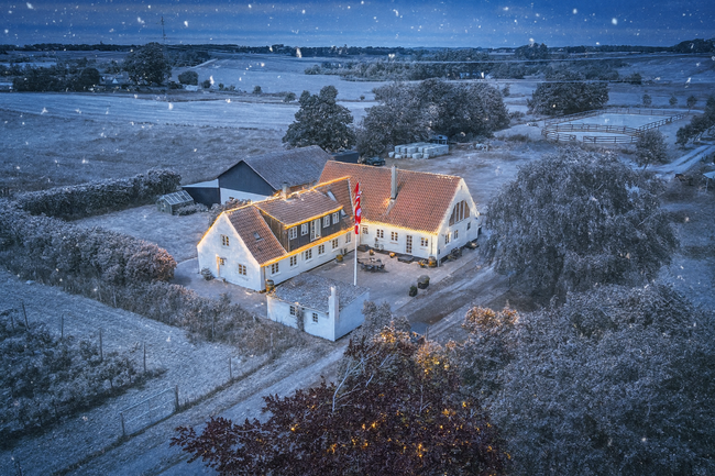 Kirkeskovvej 2,  Landejendom